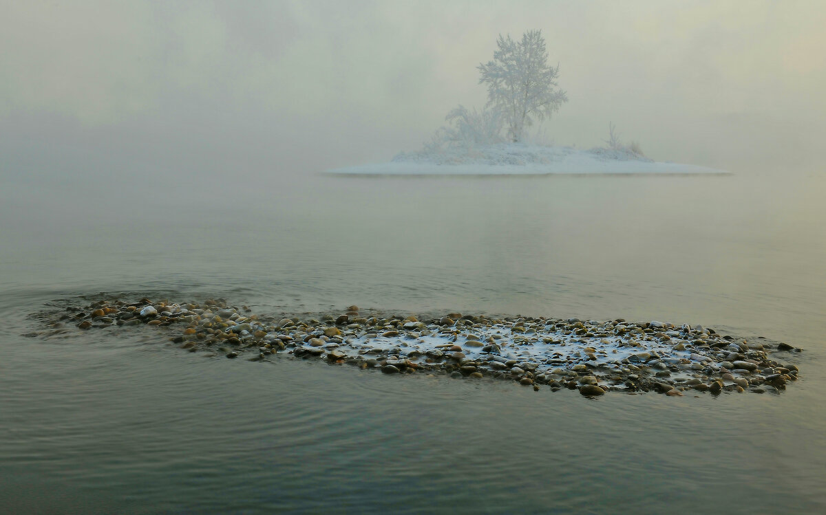 Остров в тумане с березкой. - Сергей Герасимов