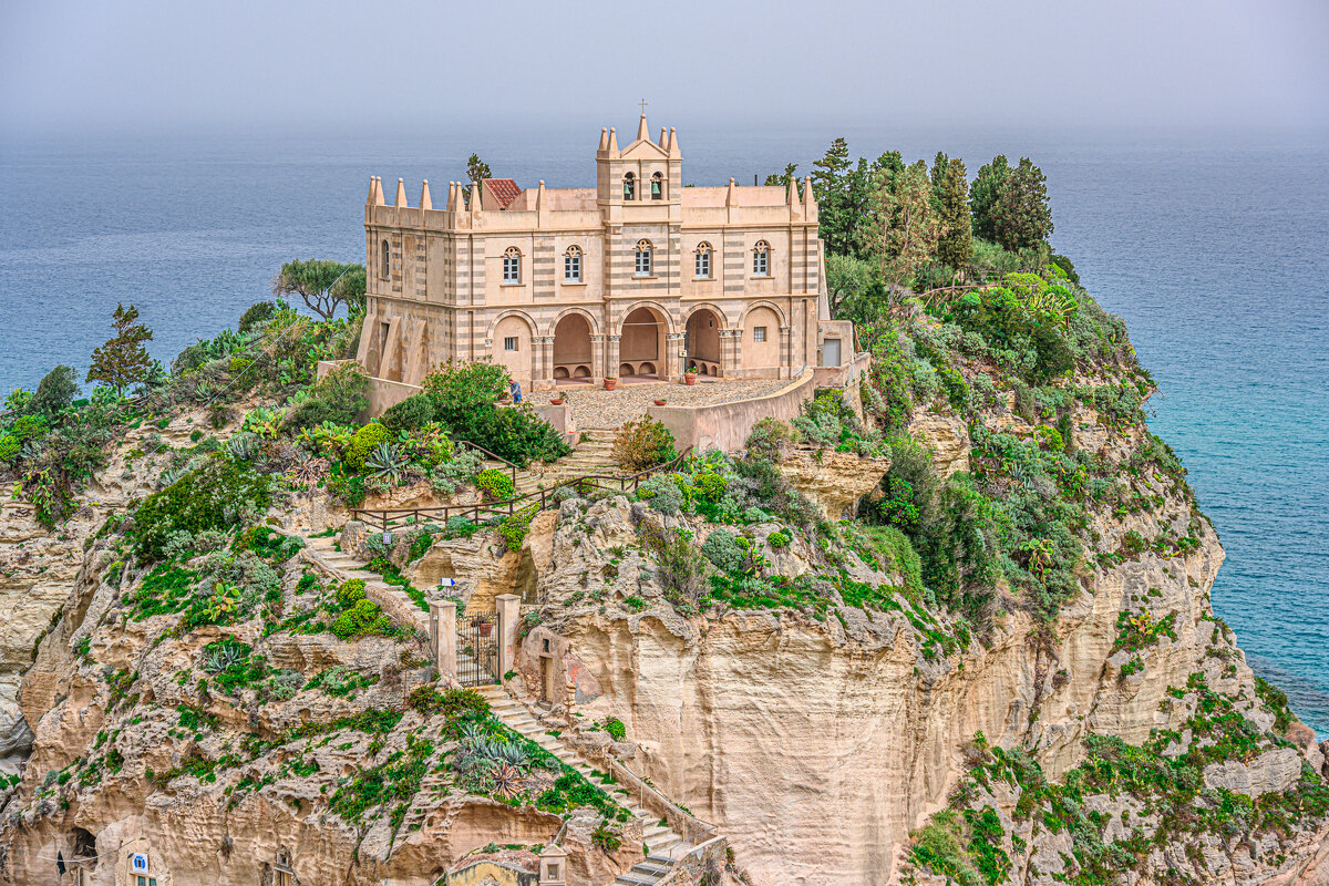 Santuario di Santa Maria dell&#39;Isola di Tropea - Konstantin Rohn