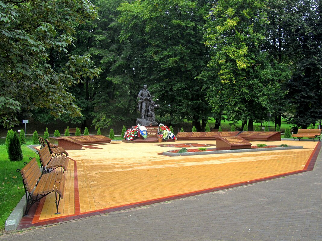 Памятник разведчикам - Сергей Карачин