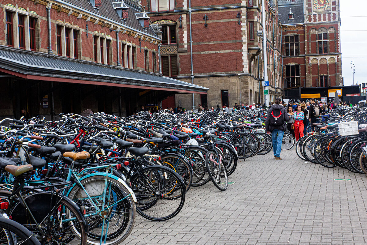 Амстердам - город велосипедистов. - Lucy Schneider 