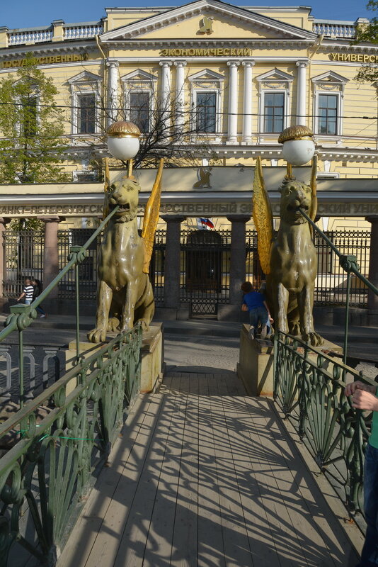 Знаменитые петербургские грифоны. Банковский мост на канале Грибоедова - Анастасия Смирнова