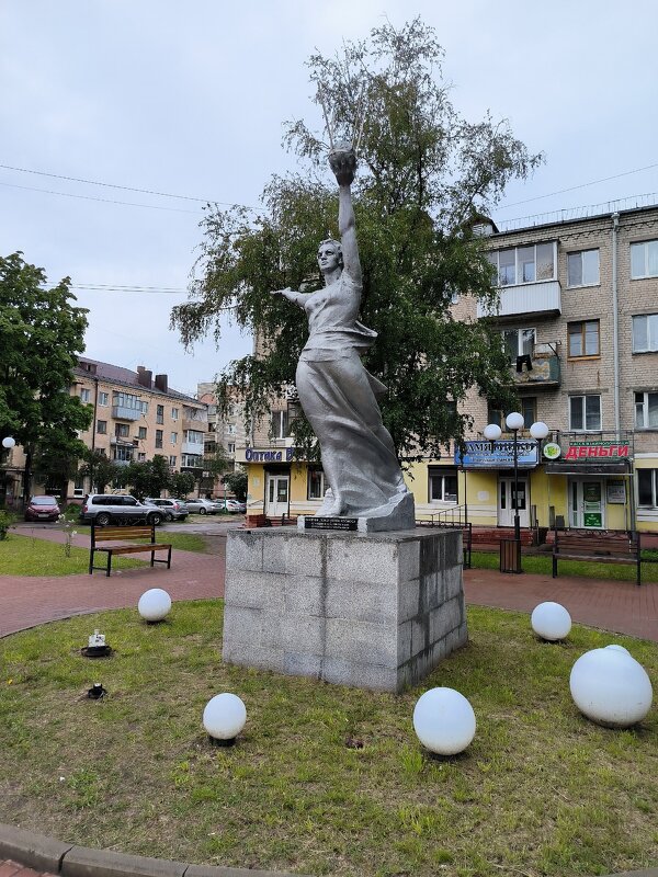 Брянск. Памятник Покорителям космоса. - Ольга 