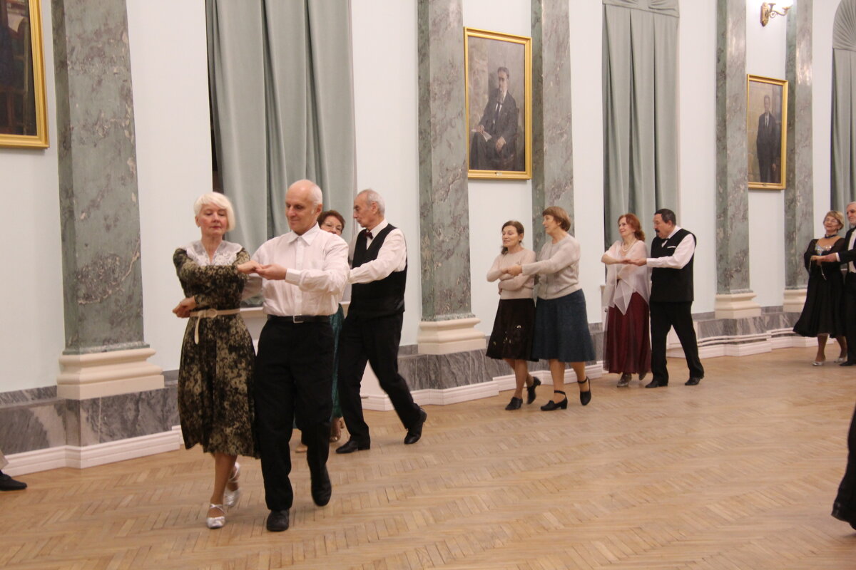 Танцы в антракте конкурса - Александр Рябчиков