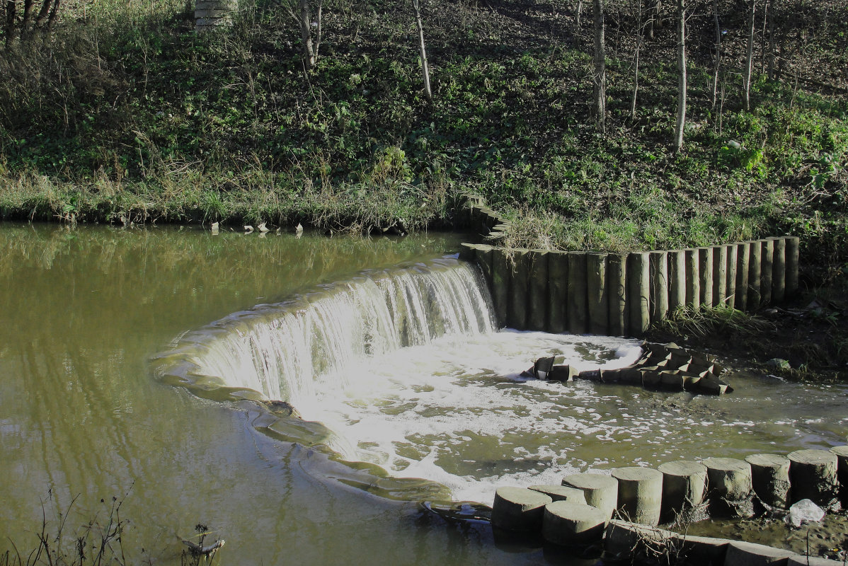 маленький водопад в парке - елена брюханова