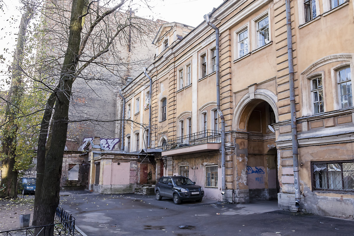 Петербургский двор - Александр Дроздов