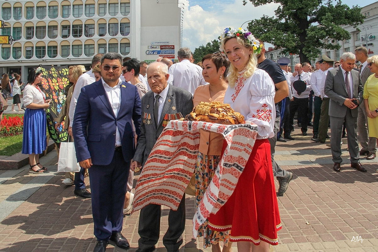 *** - Роланд Дубровский