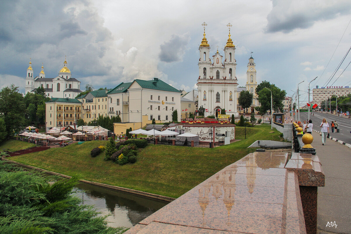 *** - Роланд Дубровский