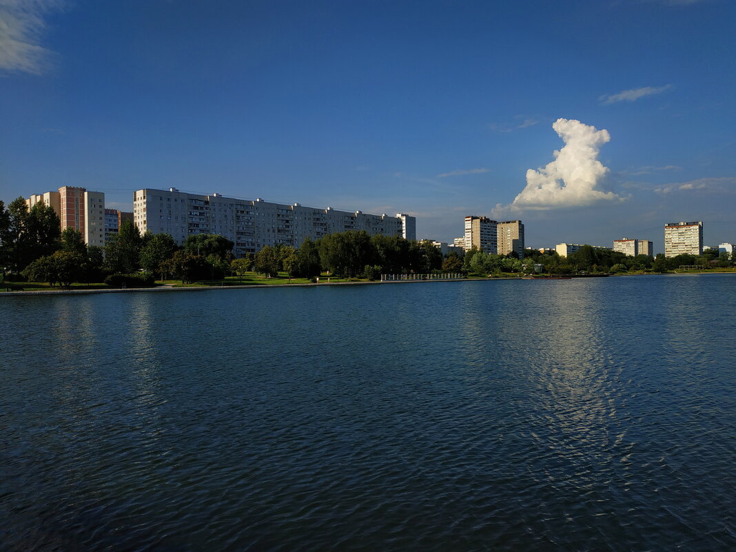 Летний городской пейзаж - Андрей Лукьянов