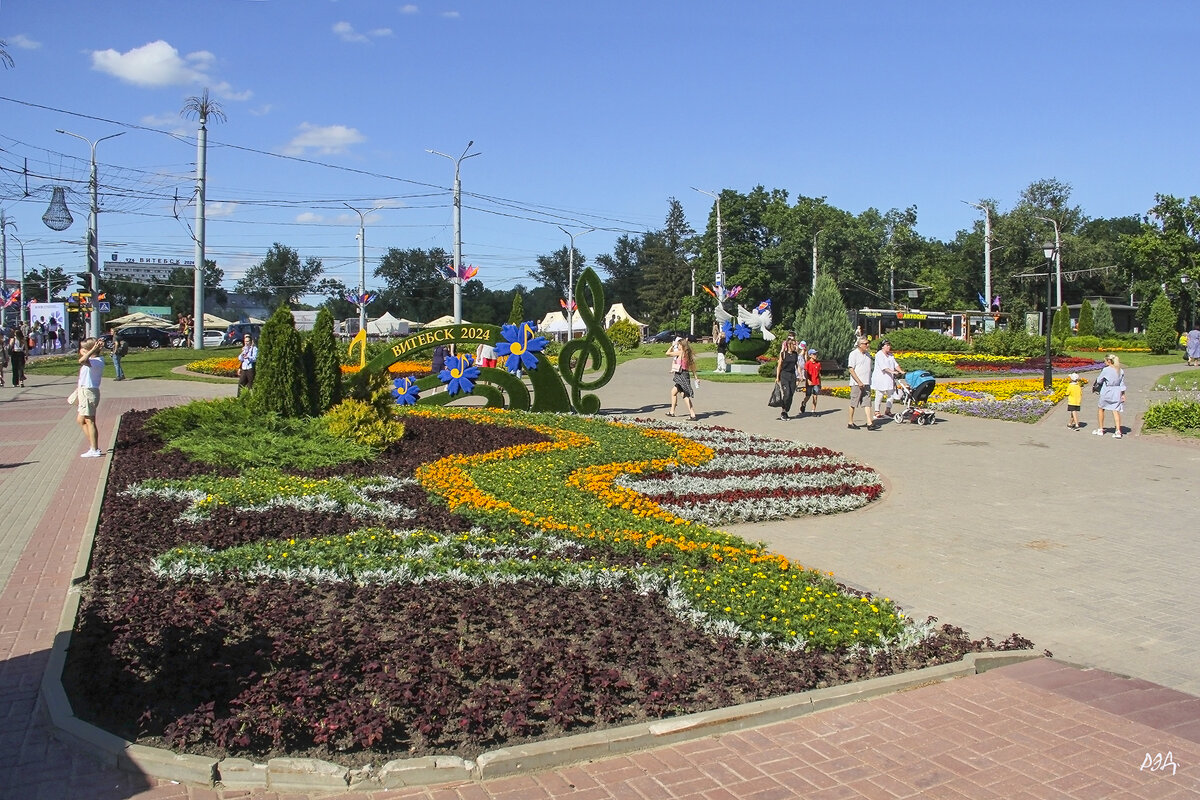 *** - Роланд Дубровский