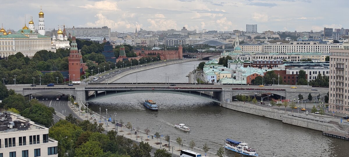 Московский Кремль со смотровой площадки храма Христа Спасителя - <<< Наташа >>>