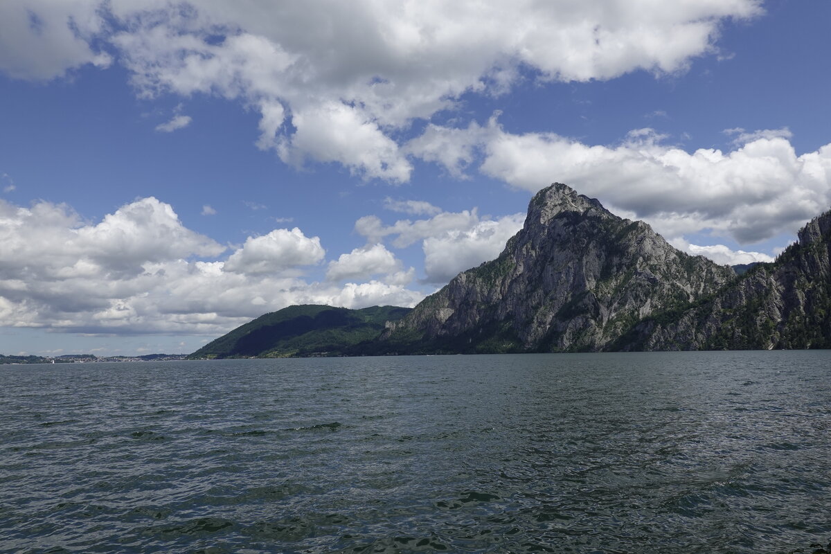 Тра́унзе (нем. Traunsee) — озеро, расположенное в Верхней Австрии, в Альпах.... - Галина 