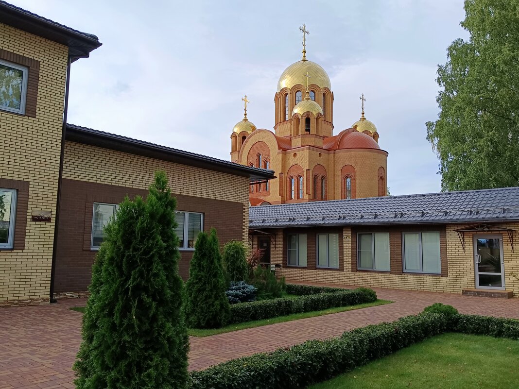 Церковное подворье - Мария Васильева