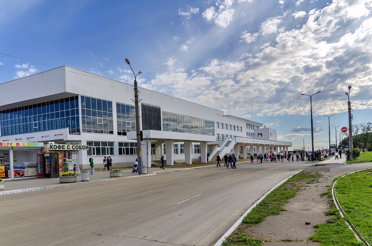 У речного вокзала,г.Комсомольск-на-Амуре. - Виктор Иванович Чернюк