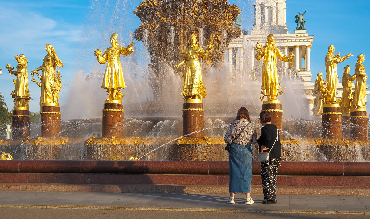 Где то на ВДНХ - юрий поляков