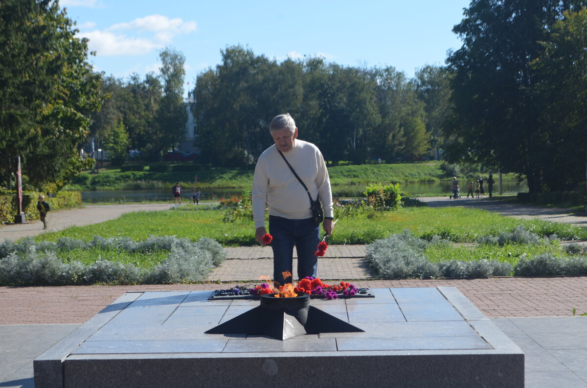 ПАМЯТЬ... Великие Луки, 21 сентября 2024 ... 90-летие Великолукского аэроклуба - Владимир Павлов