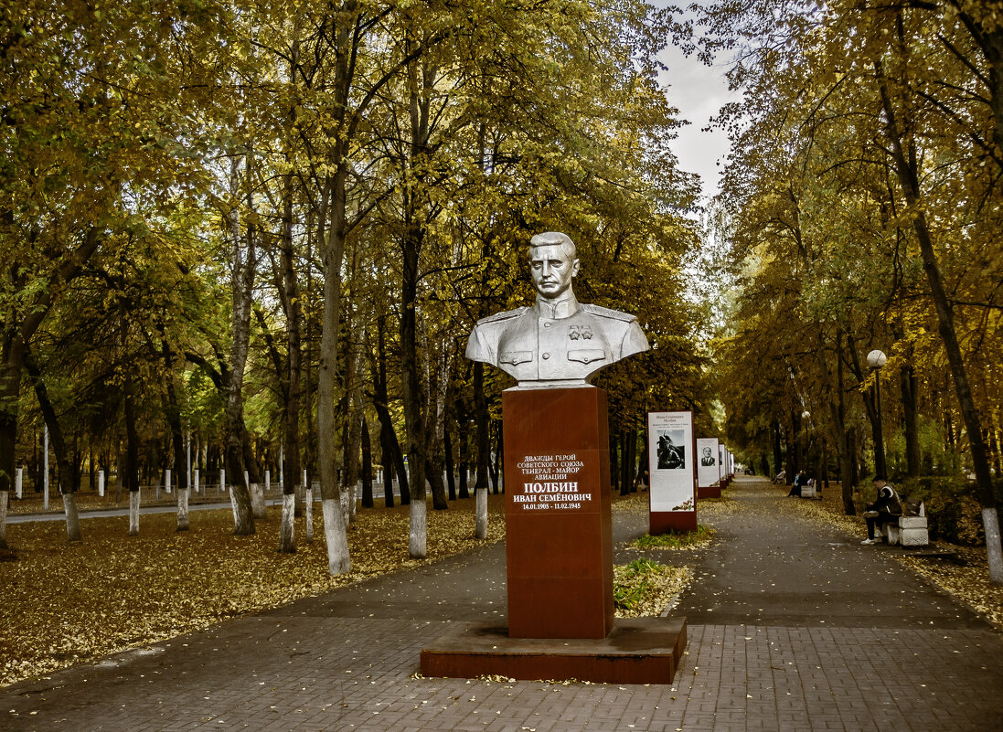 Золотая осень на Западном бульваре - Евгений Анисимов