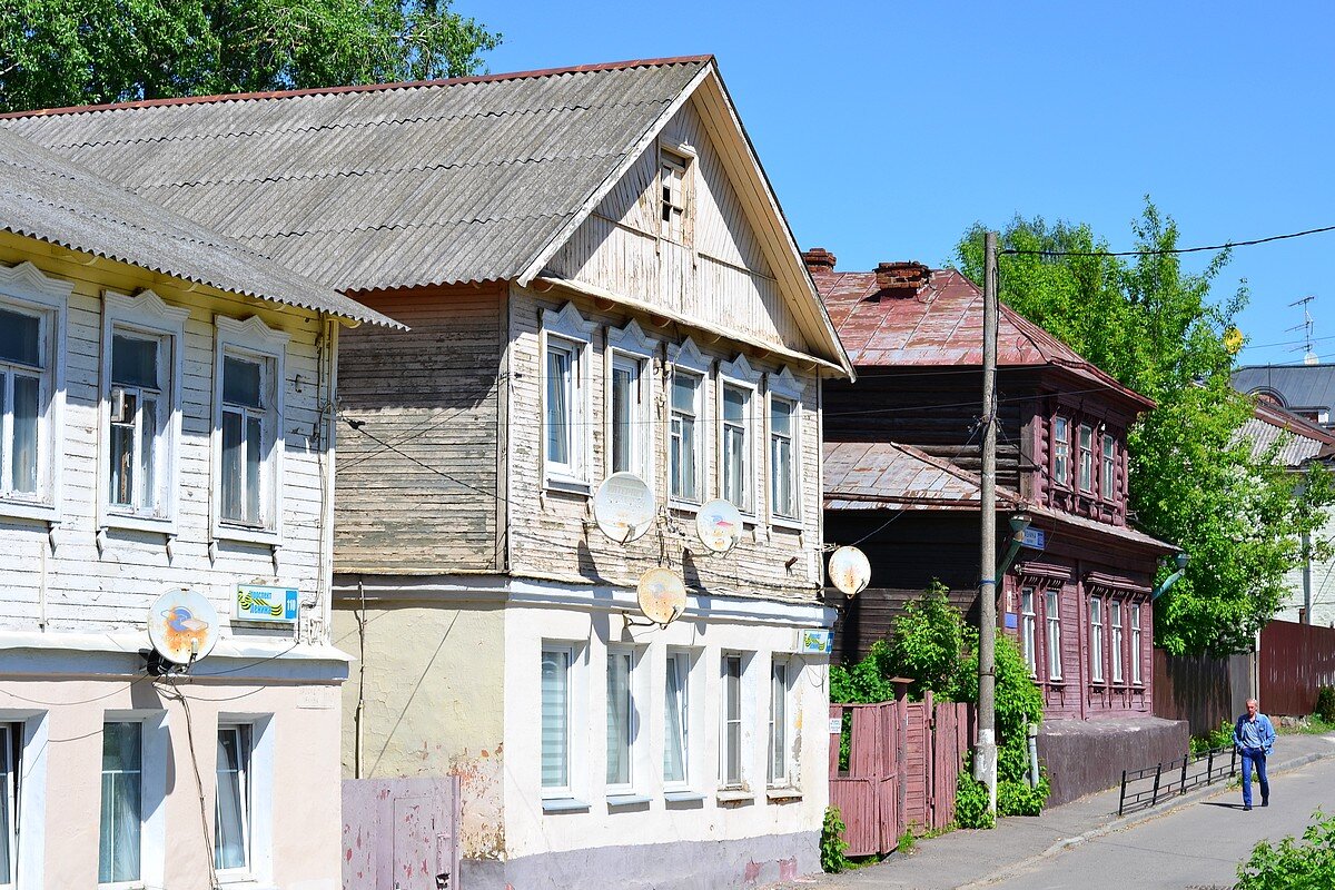 Старинные домики на проспекте - Александр Рыжов