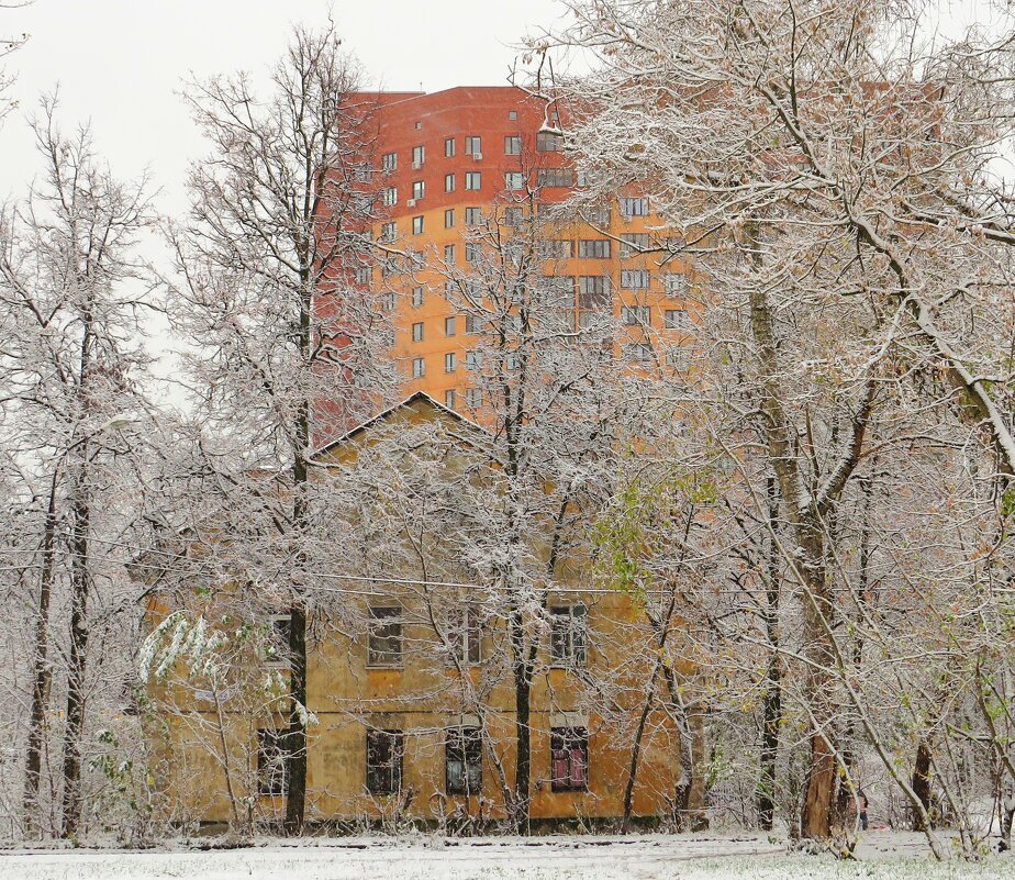 Контрасты городских домов - Андрей Снегерёв