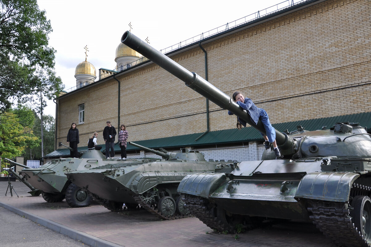 Военная техника около краеведческого музея крепости в Кисловодске - Татьяна Машошина