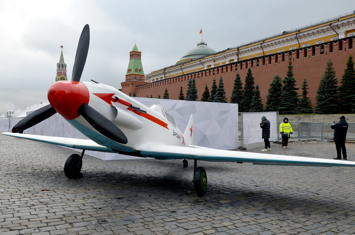 Москва. Красная Площадь. Выставка военной техники 7 ноября 2024г. - Наташа *****