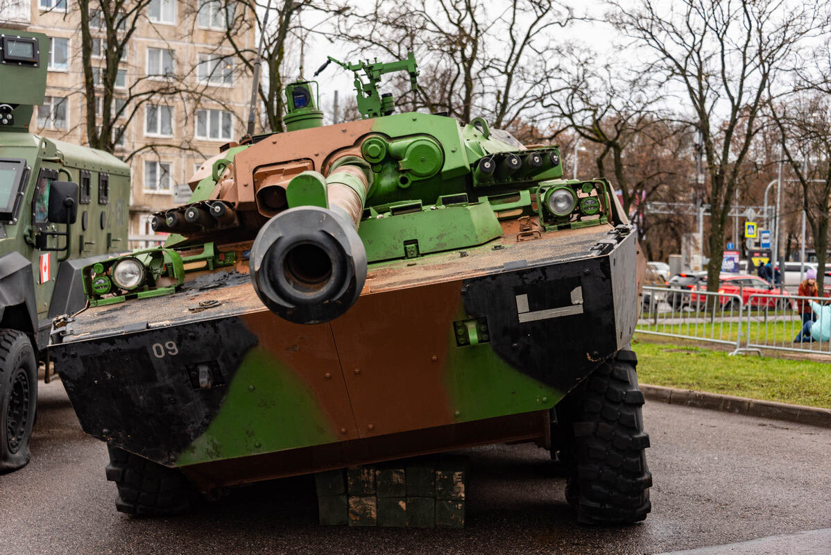 AMX-10RC — французский тяжёлый бронеавтомобиль - Дмитрий Лупандин