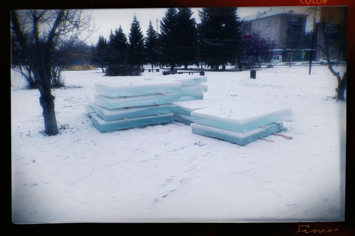 Ледовый городок в процессе. - Игорь Солдаткин