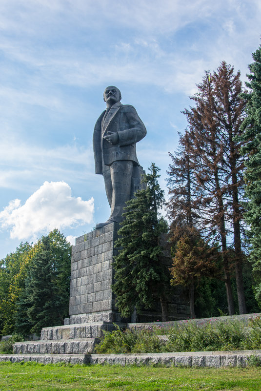 Огромный монумент В.И.Ленину в Дубне - Валерий Смирнов