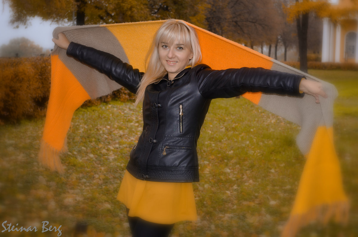 girl wearing a scarf in autumn - Steinar Berg 