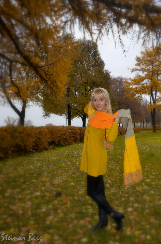 girl wearing a scarf in autumn - Steinar Berg 