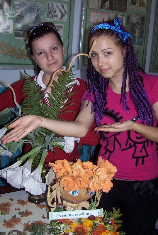 На школьном конкурсе цветочных композиций - Леонид Плыгань