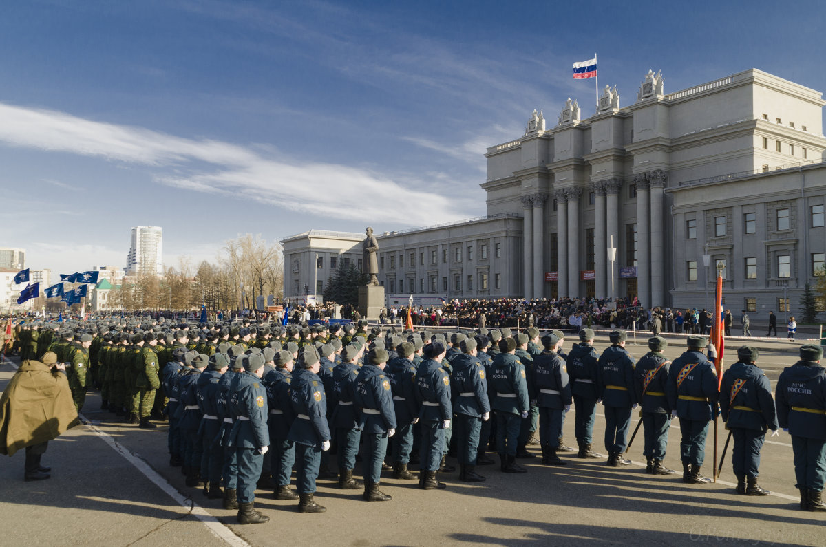 Парад 7 ноября 2013 г. - Олег Помогайбин