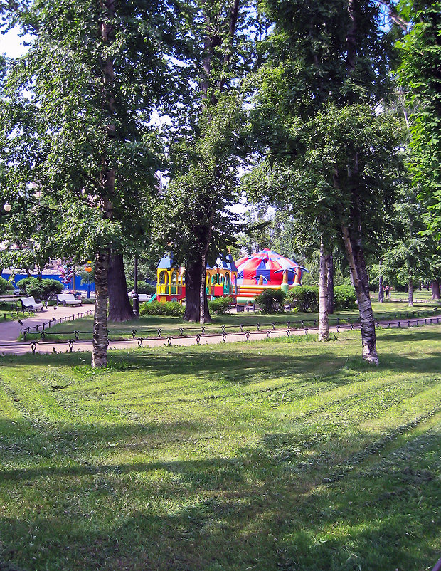 Лужайки Александровского парка (3) - Valerii Ivanov