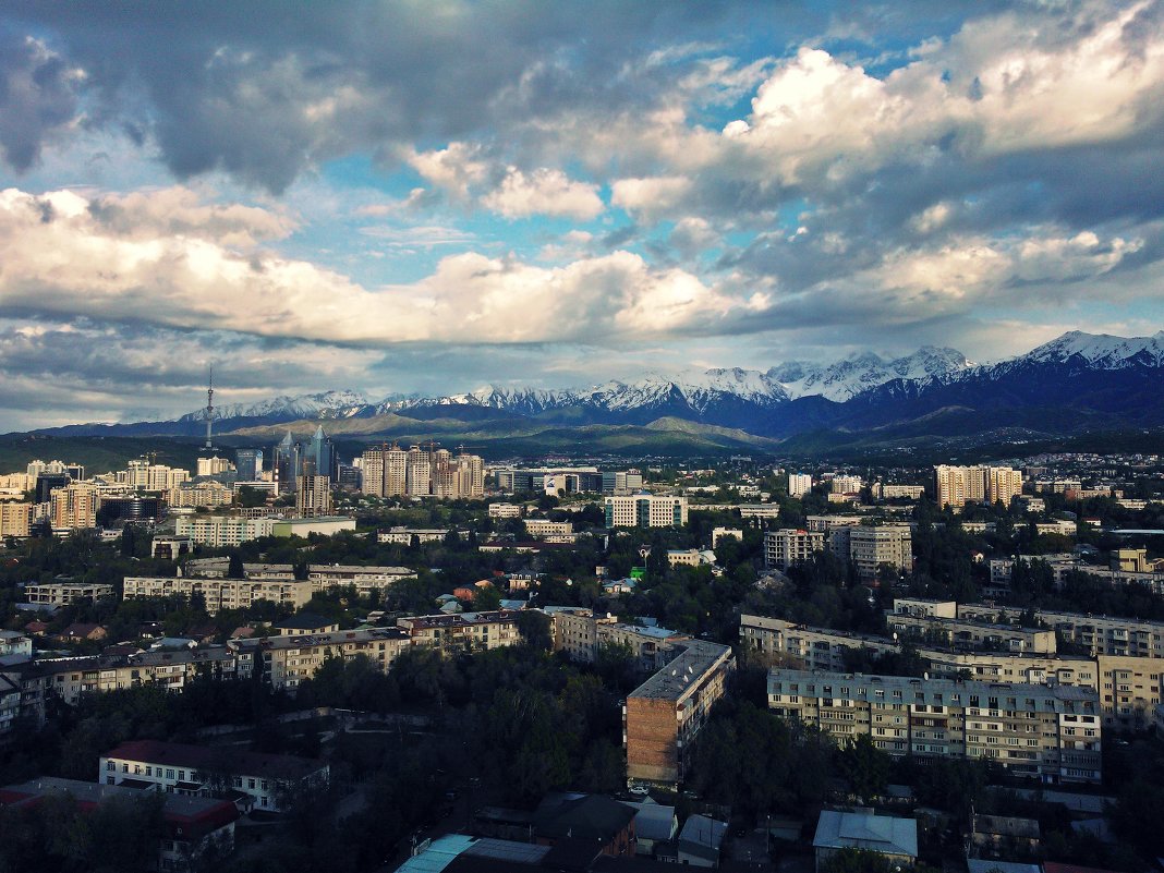 Вид на город Алматы.. - Damir 