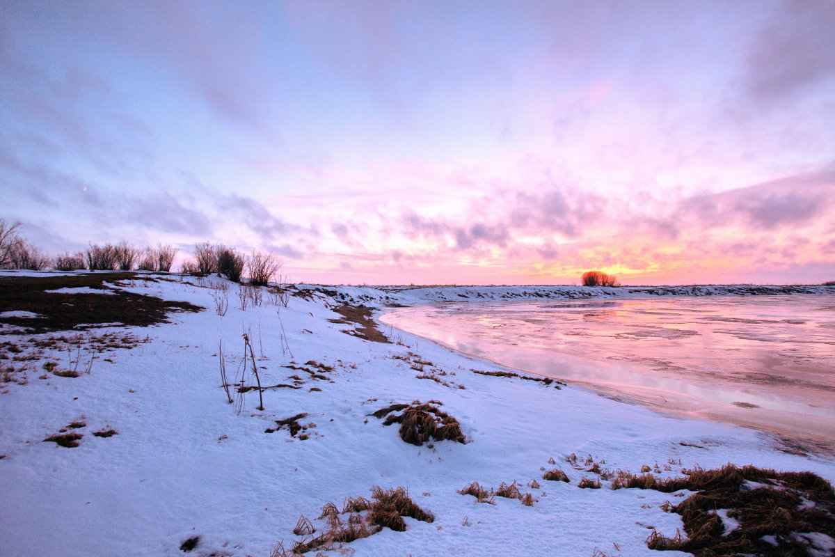Над замерзшим озером...закат... - Алексей Хаустов