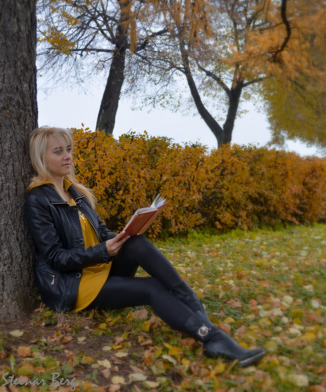 girl wearing a scarf in autumn,fotography Steinar Berg - Steinar Berg 