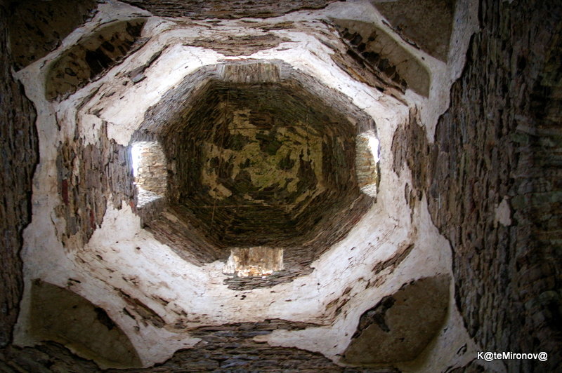 Под куполом старой церкви Святой Троицы - Екатерина Миронова