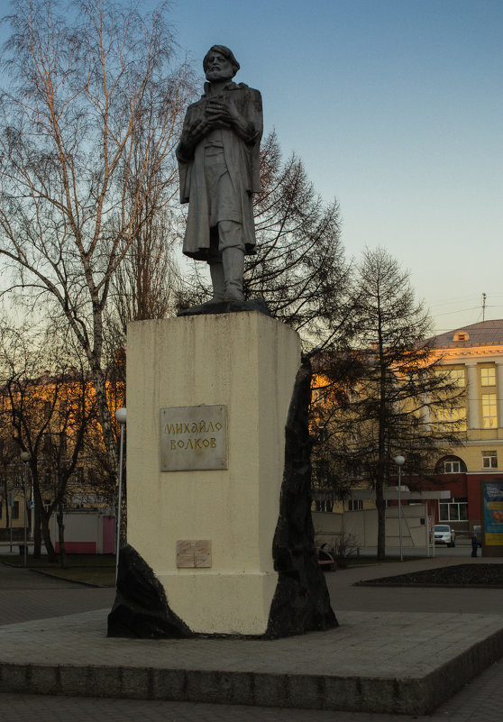 Памятник Михайло  Волкову - Евгения Сихова