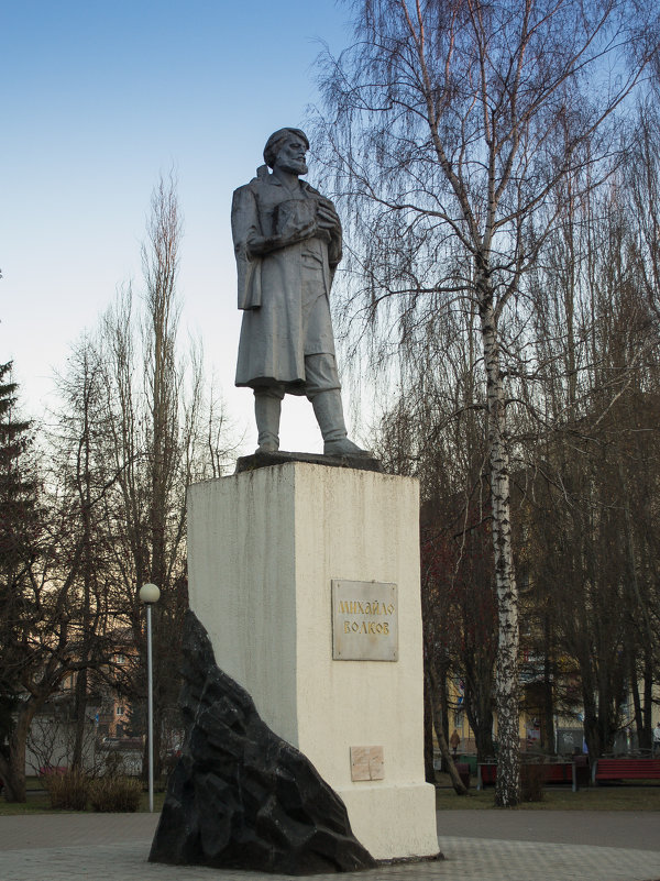 Памятники г.Кемерово , Михайло Волков - Евгения Сихова