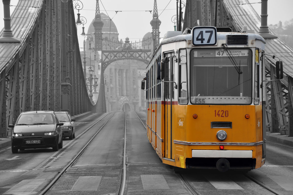 Будапешт_трамвай на мосту через Дунай - Андрей Попович