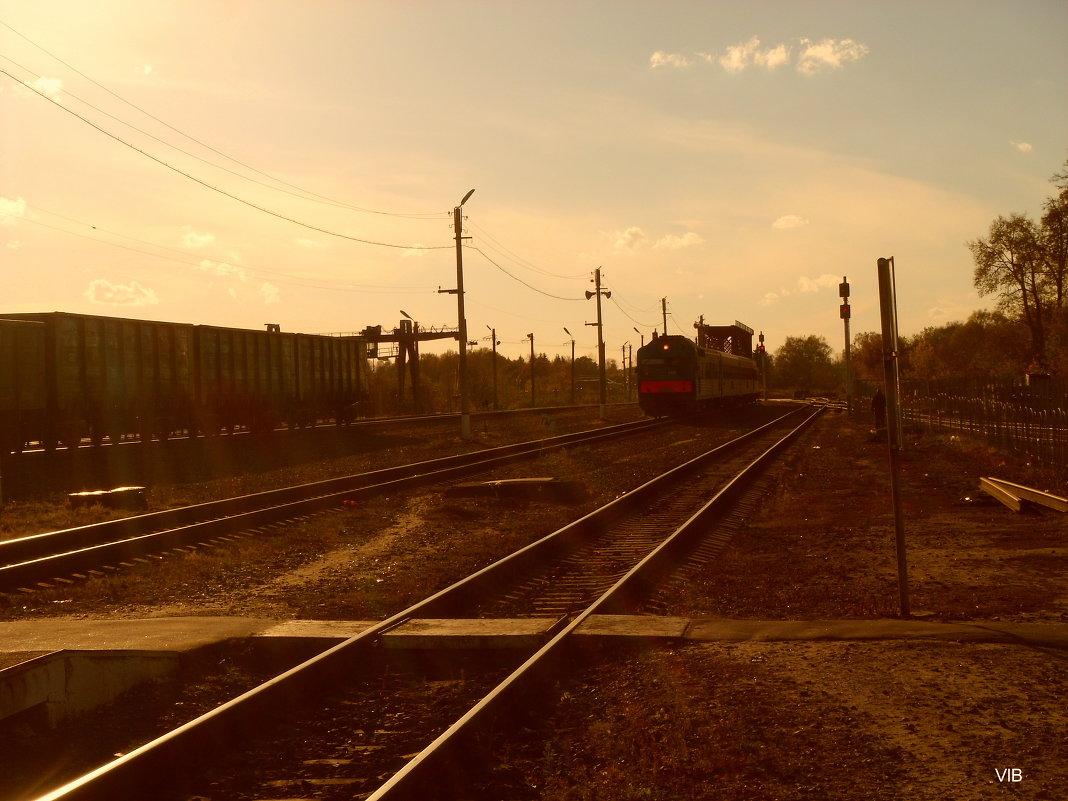 Поезд в лучах заходящего солнца - Владимир 