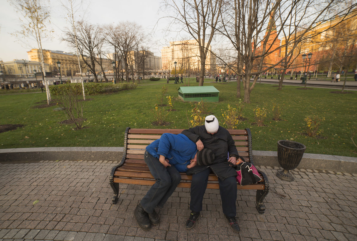 Крепок сон у кремлёвской стены - Вадим Лячиков