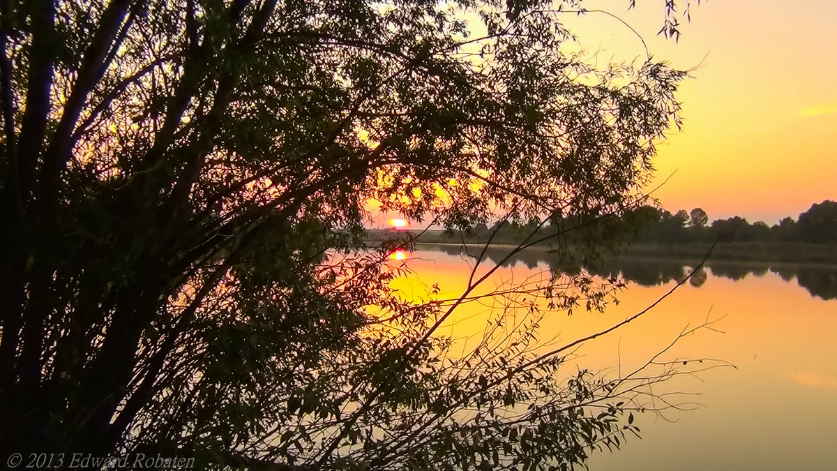Закат на озере - Эдуард Робатень