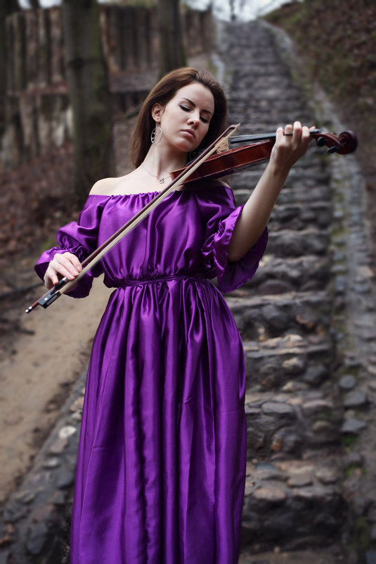 girl with violin - Galina Shatokhina