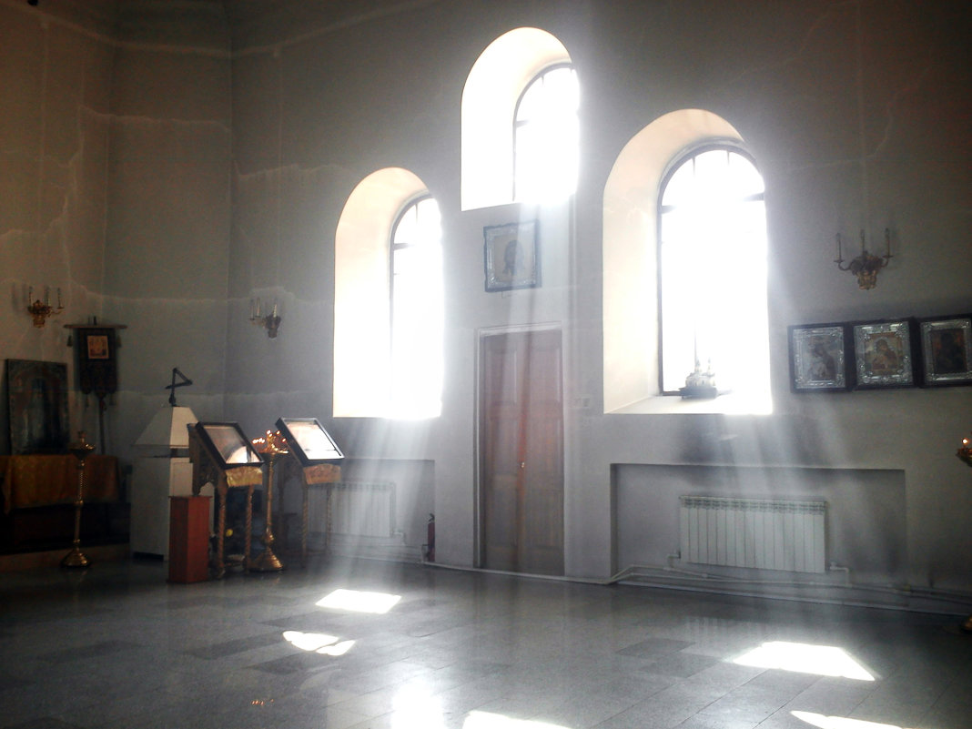 Свет в церкви - Виталий 