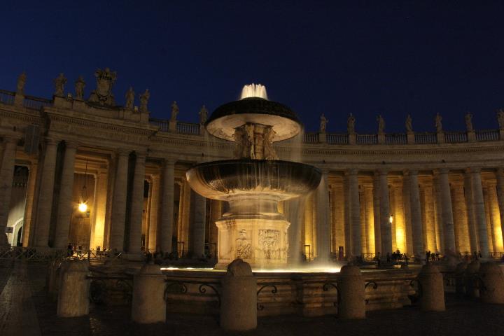 San Pietro at night. Rome. - Eva Langue