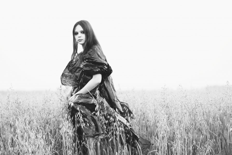 Одинокая в поле - Катерина Мишкель
