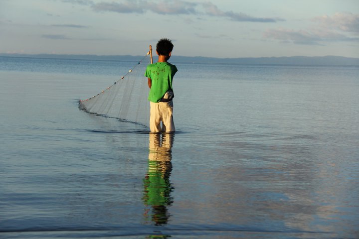 Sunset fishing. Caramoan. Philippines. - Eva Langue