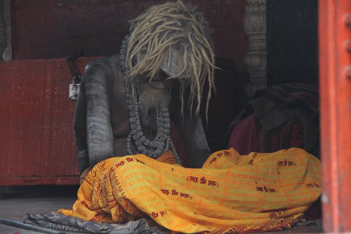 Holy man. Varanasi. India. - Eva Langue