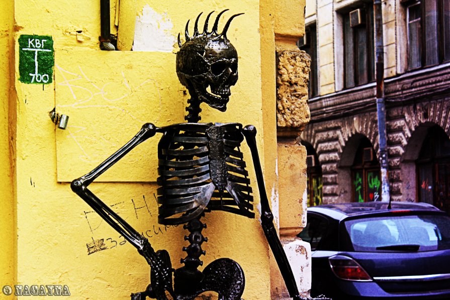 Скелет у магазина TUK в Банковском - Яна Бобкова