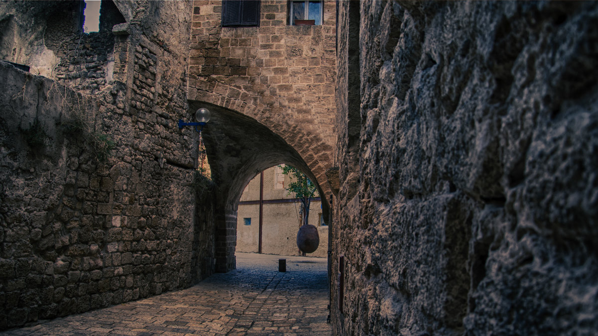 Yaffo, Hanging Tree - Valery 